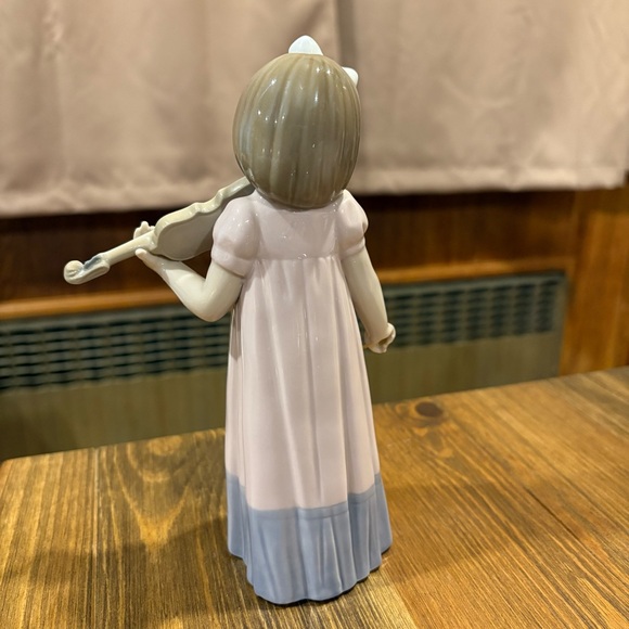 NAO "Girl with Violin" Retired figurine #1034 - Picture 3 of 7